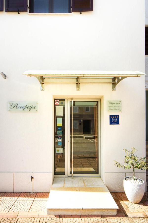 And Degra *